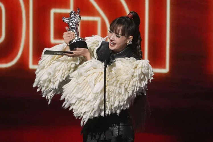 Taylor Swift Becomes Most Awarded Artist in MTV VMAs History